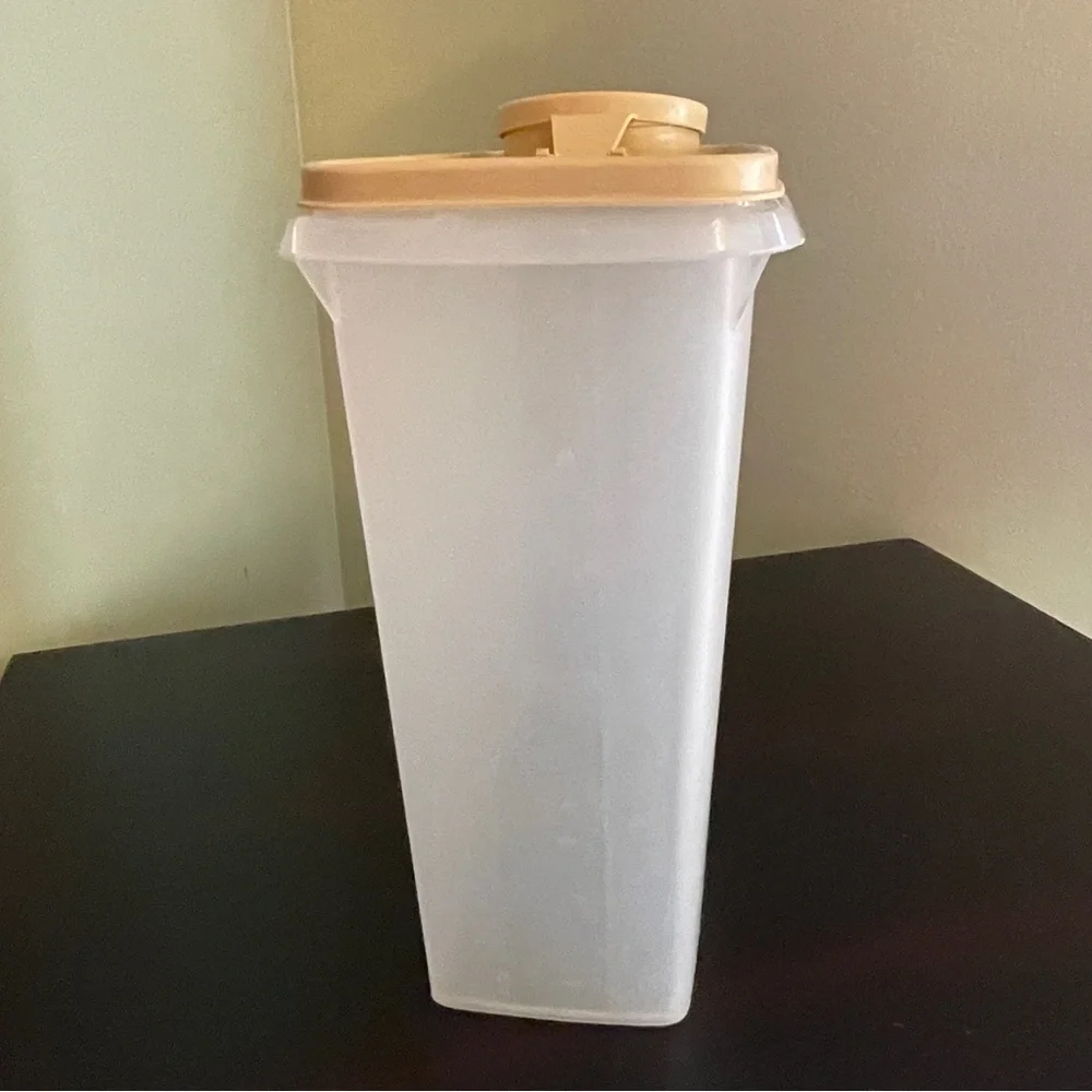 Lot of 2 Tupperware 20 & 13 Cup Cereal Keeper Containers #1588 #469 w/Almond Lid
